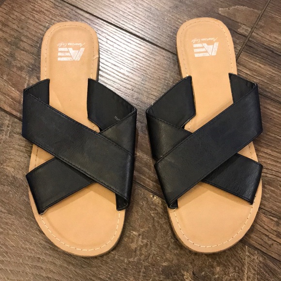 American Eagle Outfitters Shoes - AEO Black Strap Sandal Slides